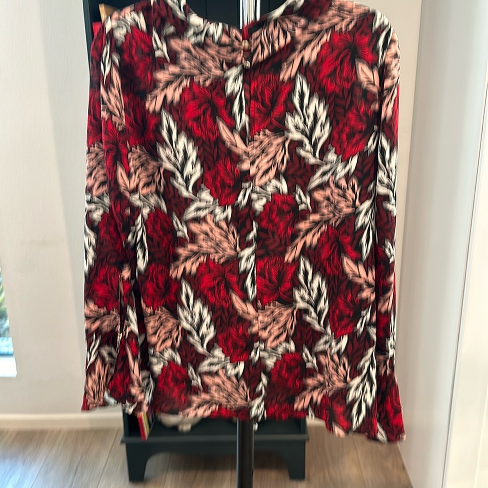 Gorgeous deep red, Blvd, cream & pink floral blouse by Vince Camino size Large